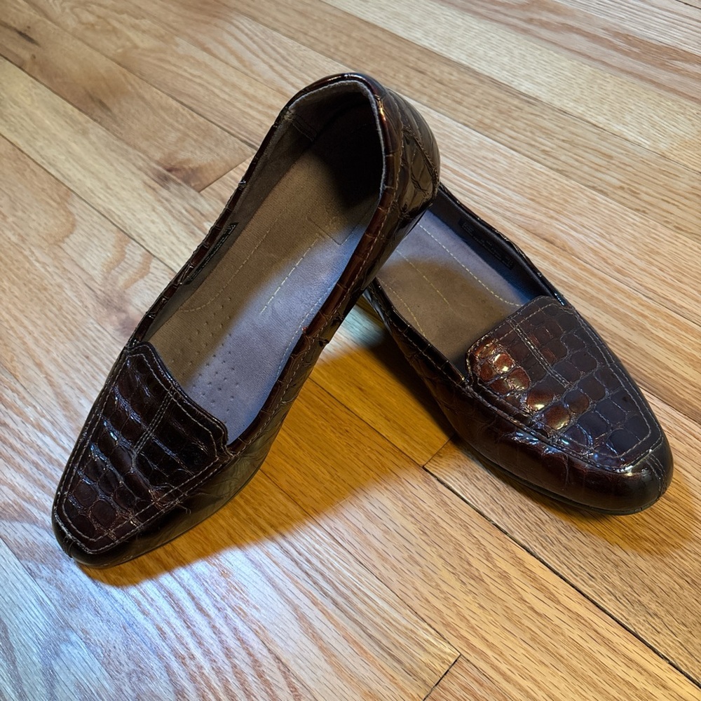 Clarks Everyday Timeless Croc Embossed Leather Loafers - Burgundy - 9M